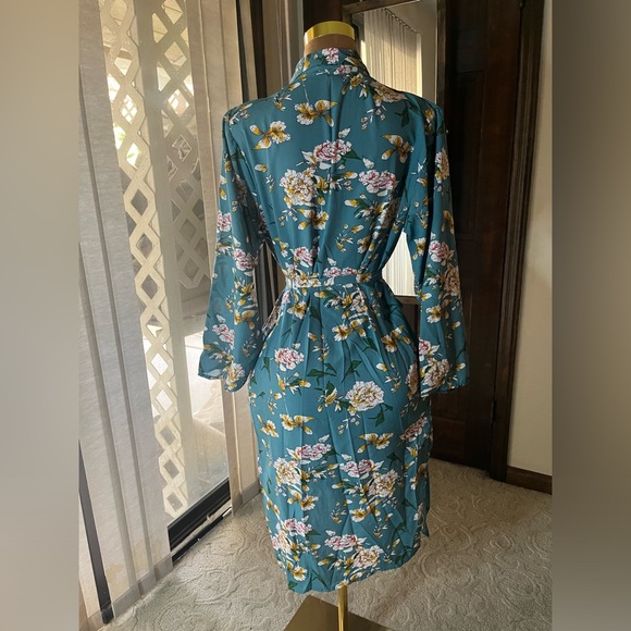 Flowered kimono - Picture 2 of 10